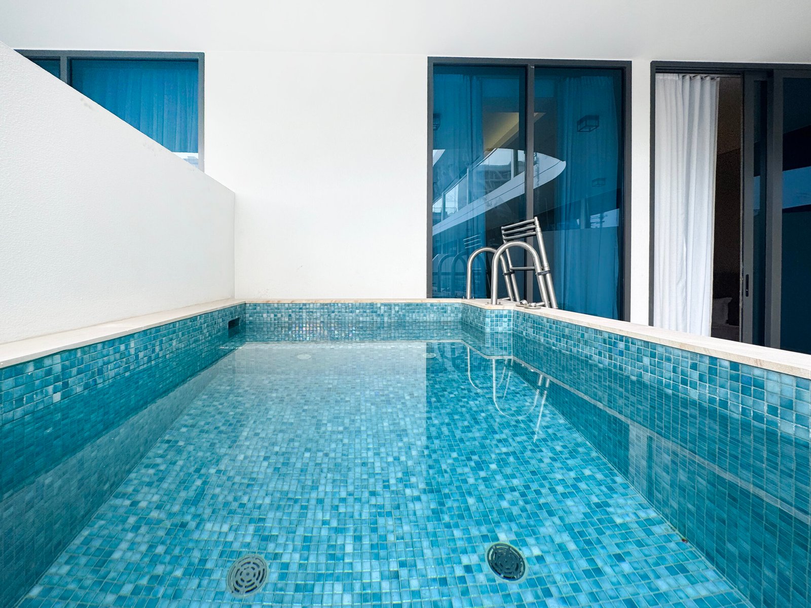 Spacious | Newly Furnished 1-Bedroom With privet pool SAMANA PARK VIEWS Bills Included